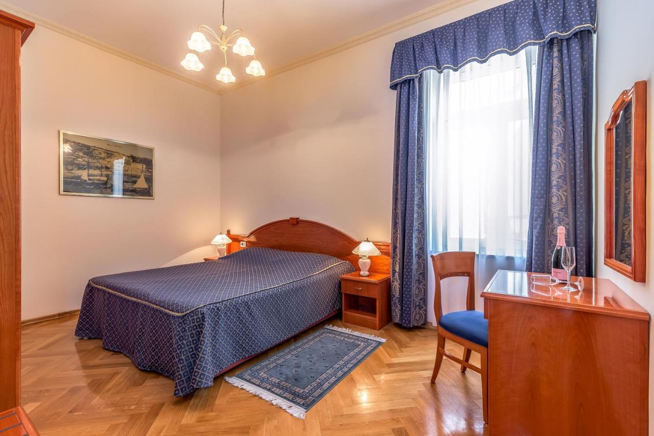 Hotel Galeb Opatija Extérieur photo