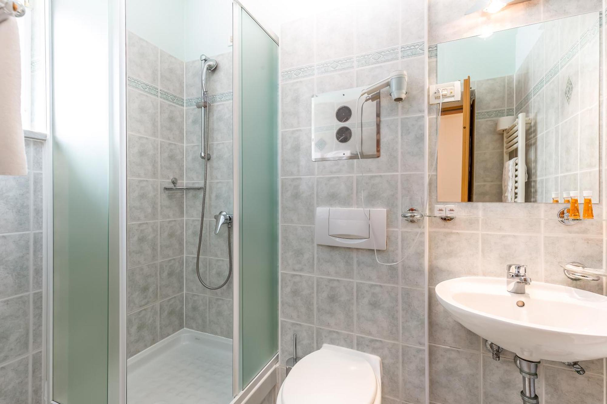Hotel Galeb Opatija Extérieur photo