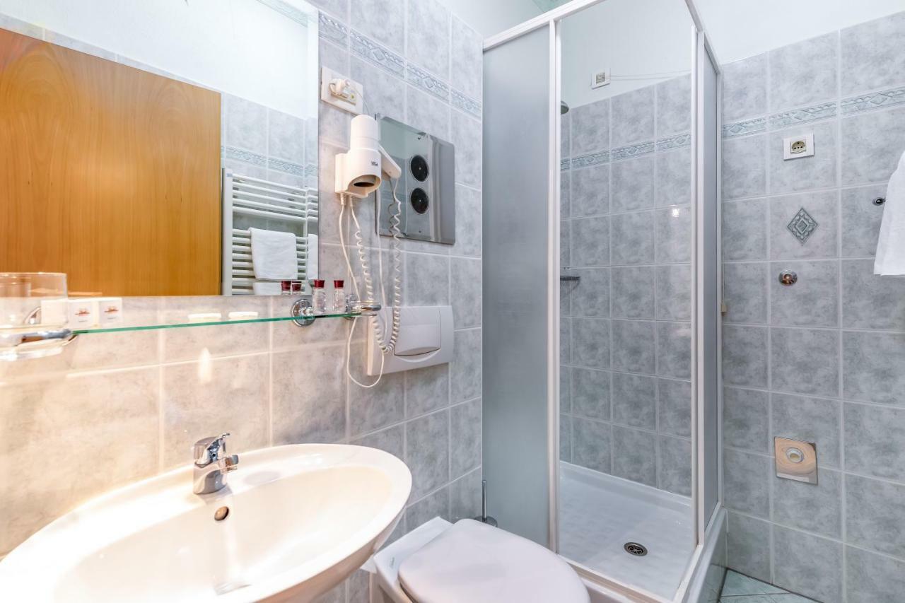 Hotel Galeb Opatija Extérieur photo